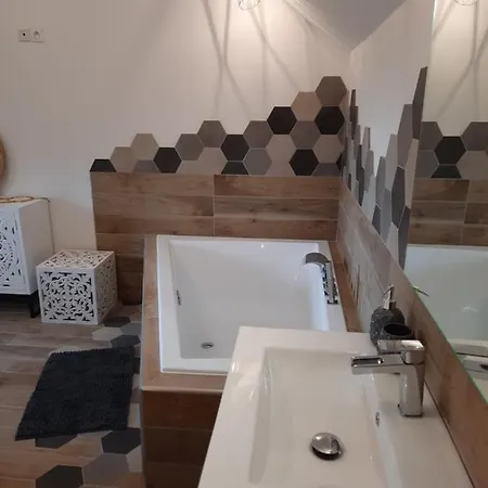 Holiday home Madelaine Ranch, Nouvelle Piscine 2025 Le Gast